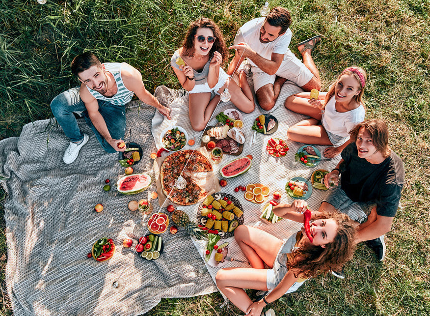 azuluna foods premium pasture raised ready to eat meal delivery eating with friends outdoor picnic