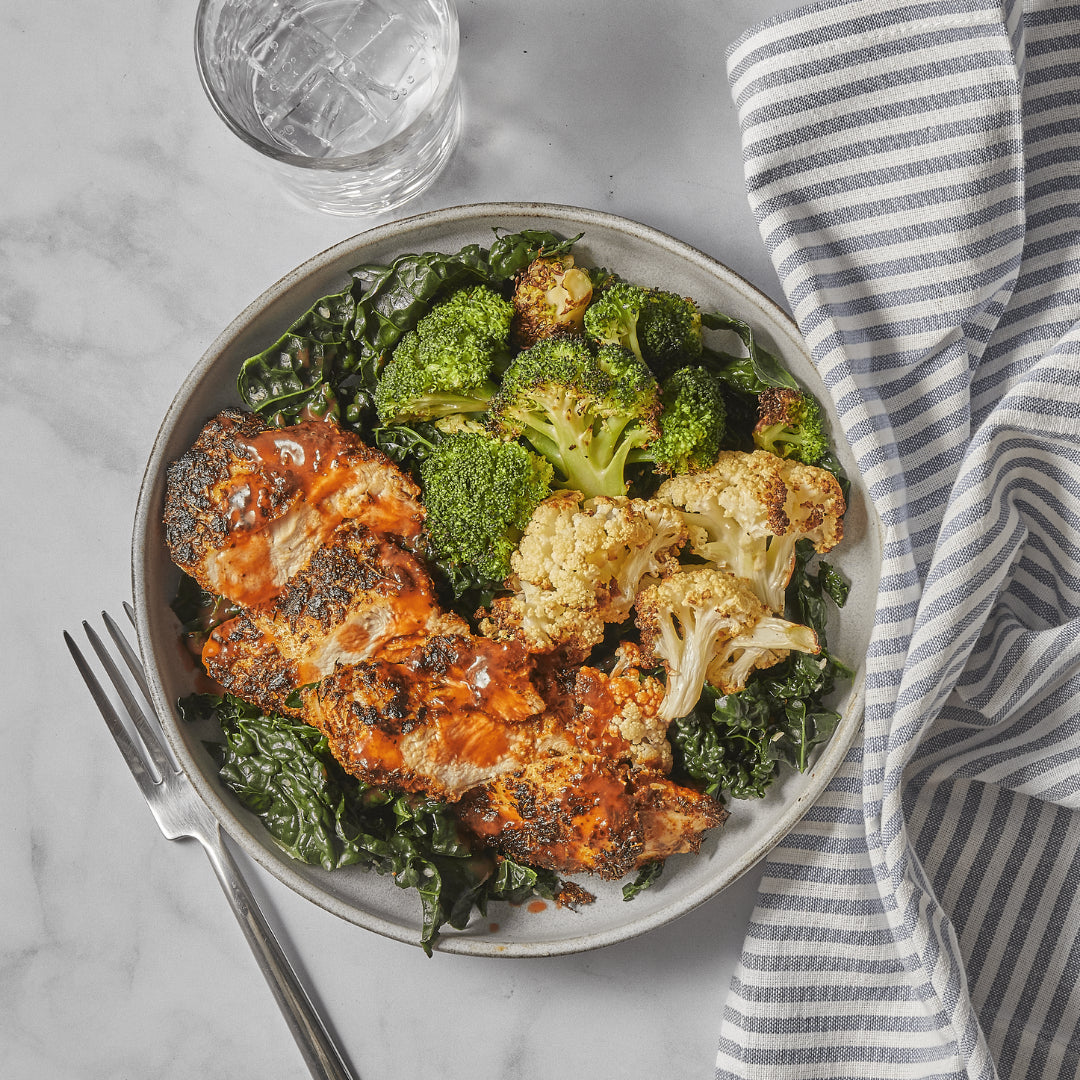 blackened chicken, roasted broccoli, cauliflower, steamed tuscan kale, buffalo sauce azuluna foods premium pasture raised ready to eat meal